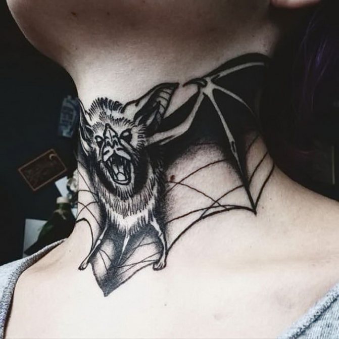 tatouage chauve-souris cou noir