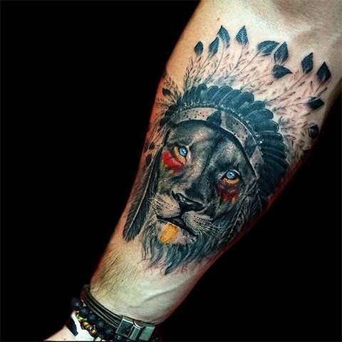 Tatouage de lion sur la main pour les hommes