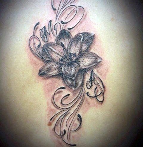 Tatouage d'un lys - photo