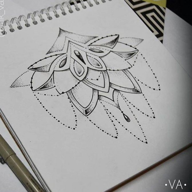 tatouage de fleur de lotus avec chaîne
