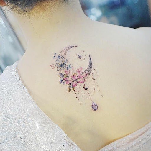 Tatouage du lotus et de la lune