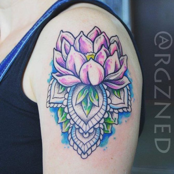 tatouage en aquarelle d'un lotus