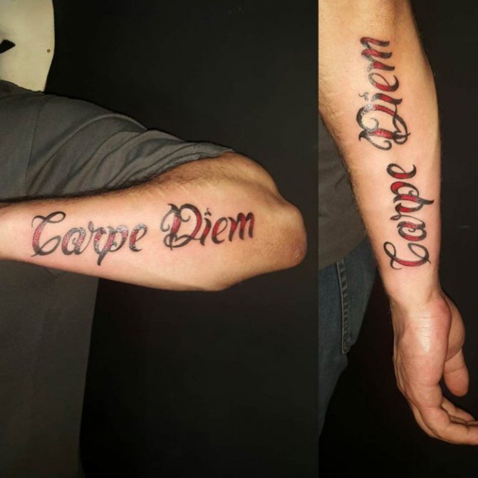 Faites-vous tatouer l'instant présent en latin (carpe diem). Croquis, photo, signification