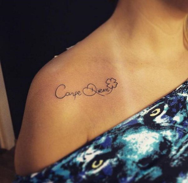 Tattoo Seize the moment en latin (carpe diem). Croquis, photo, signification