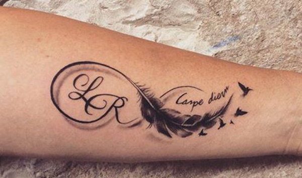 Tattoo Seize the moment en latin (carpe diem). Croquis, photo, signification