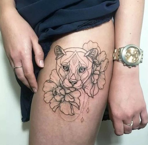 Tatouage d'une lionne pour les filles. Signification, photo sur bras, jambe, dos, hanche, épaule, poignet, omoplate