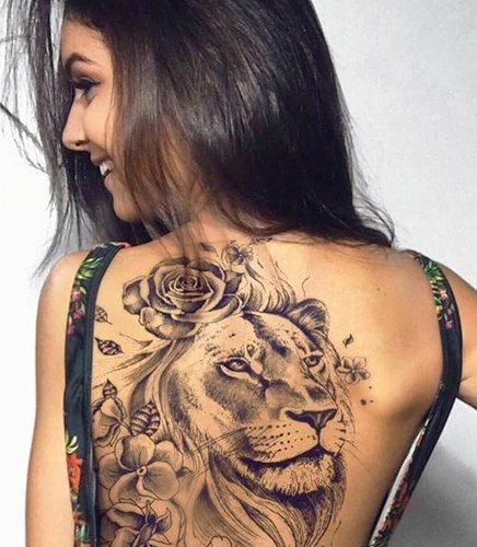 Tatouage de lionne pour les filles. Signification, photo sur main, pied, dos, hanche, épaule, poignet, omoplate