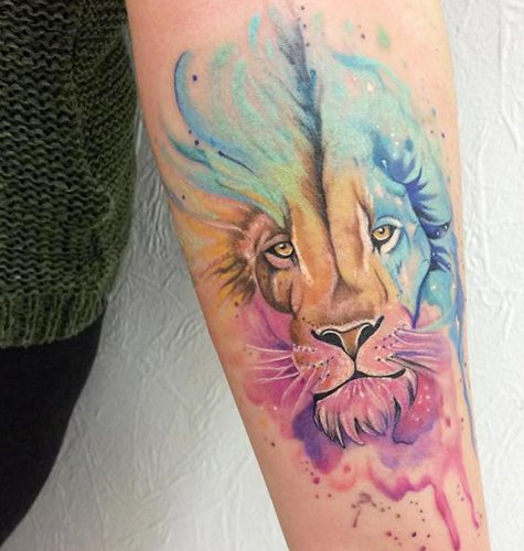 Tatouage de lionne pour les filles. Signification, photo sur main, pied, dos, hanche, épaule, poignet, omoplate