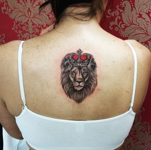 Tatouage de lionne pour les filles. Signification, photo sur le bras, la jambe, le dos, la hanche, l'épaule, le poignet, la scapula