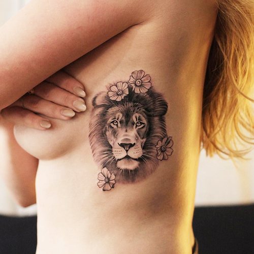 Tatouage de lionne pour les filles. Signification, photo sur main, pied, dos, hanche, épaule, poignet, scapula