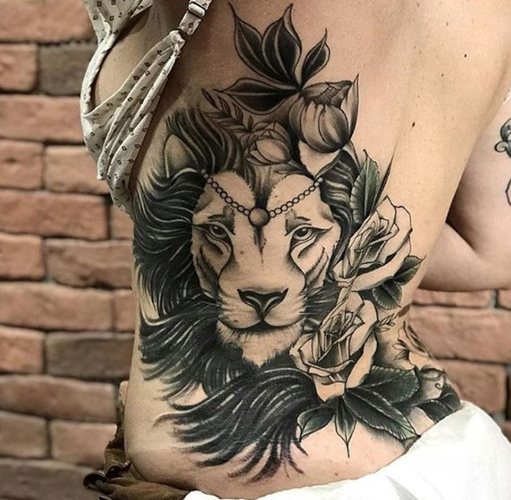 Tatouage de lionne pour les filles. Signification, photo sur main, pied, dos, hanche, épaule, poignet, scapula