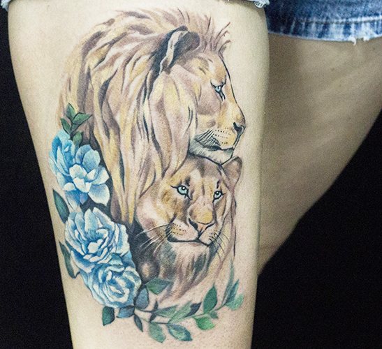 Tatouage d'une lionne pour les filles. Signification, photo sur le bras, la jambe, le dos, la cuisse, l'épaule, le poignet, l'omoplate