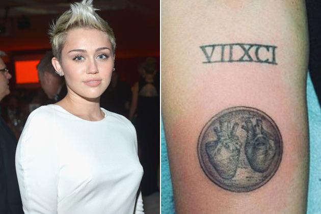 Tatouage sur les doigts Miley Cyrus