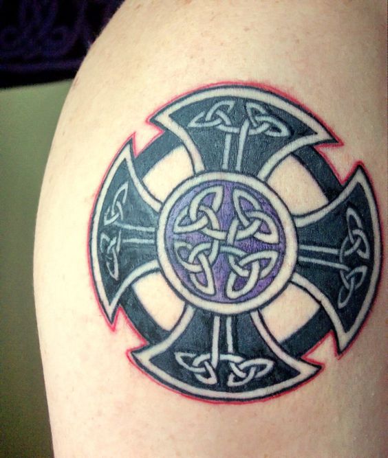 Tatouage de la croix de Malte