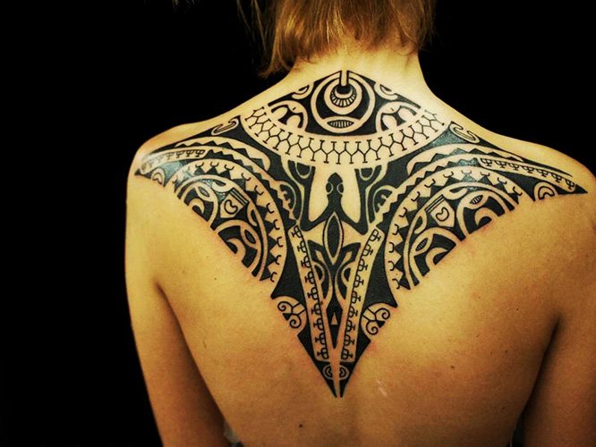 Tatouage maori. Croquis, photo, signification sur l'avant-bras, la jambe, l'épaule, le mollet, la manche