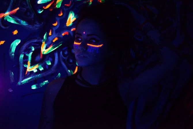 Tattoo Master Soma Art, Tatouage UV, Tatouage Fluorescent, Tatouage sous lumière noire