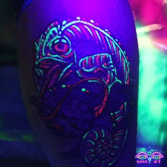 Tattoo Master Soma Art, Tatouage UV, Tatouage Fluorescent, Tatouage sous lumière noire