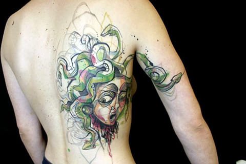 Tatouage Médusa Gorgone sur le côté