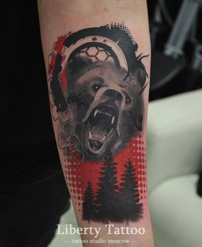 tatouage ours réalisme trash pois sur main