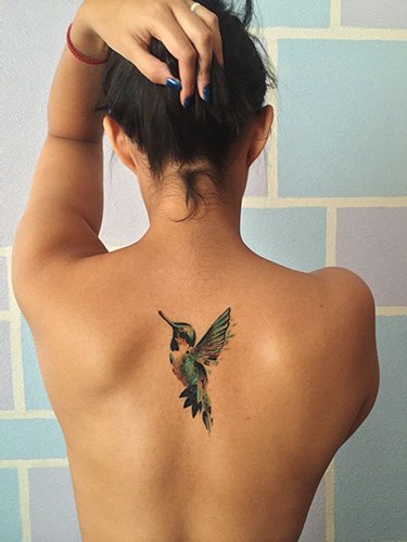 Tatouage entre les omoplates pour les filles. Photo, signification, croquis