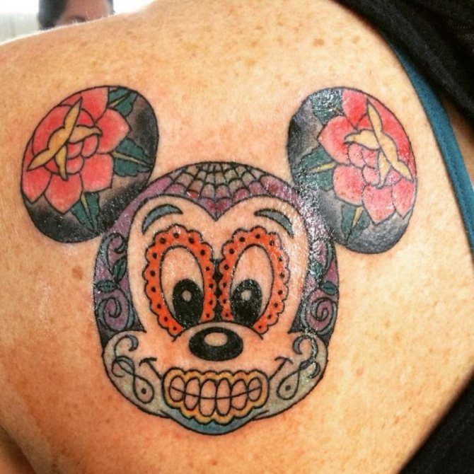 Tatouage Mickey Mouse (82 photos) - croquis pour les filles et les hommes, l'endroit d'application sur le bras, la jambe