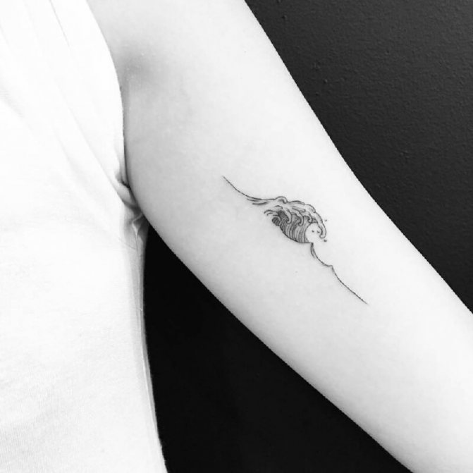 Mer de tatouage - petite mer de tatouage - mer de tatouage minimaliste