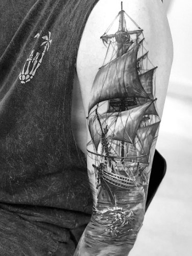 Tatouage avec thème nautique. Photos, croquis, manchon sur les jambes, les bras, les mollets, le dos, le poignet, sens