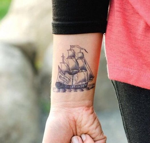 Tatouage avec thème nautique. Photo, croquis, manche sur jambe, bras, mollet, dos, poignet, signification