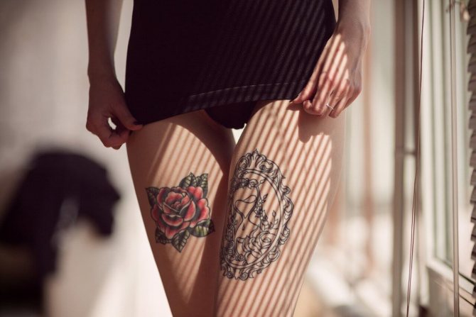Tatouage sur la hanche