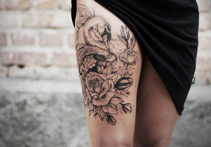 Tatouage sur la hanche
