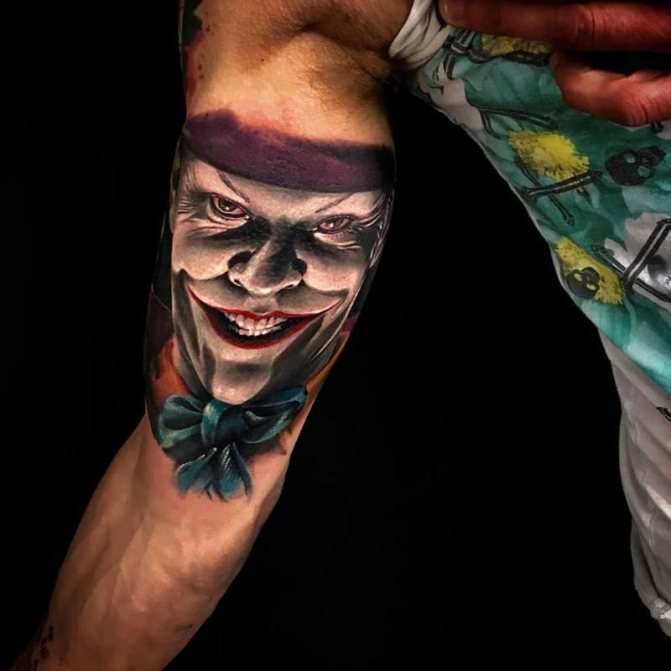 Tatouage sur le biceps
