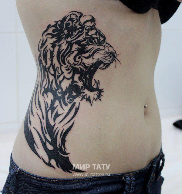 Tatouez un lion sur votre flanc