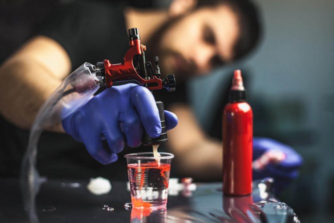 Tatouage sur la tête du pénis