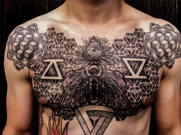 Tatouage sur la poitrine chez les hommes. Croquis, photos, belles petites et grandes choses