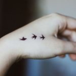 Tatouage au poignet - 60 idées monochromes et couleurs