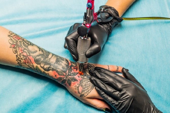 Tatouage sur la main - Tatouage sur la main - Tatouage sur la main - Tatouage sur la main