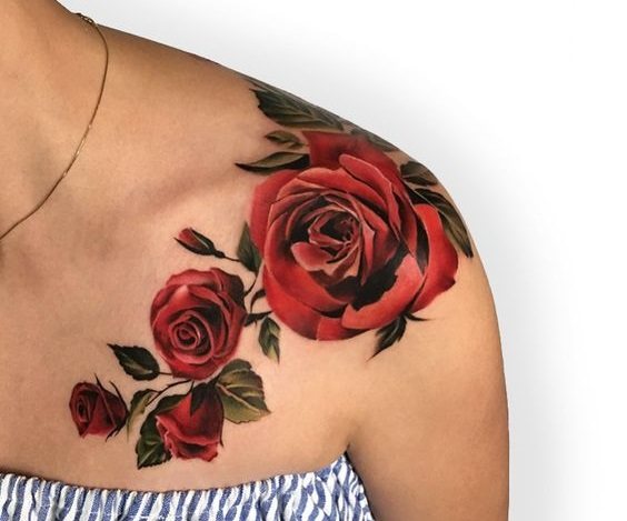 Tatouage sur la clavicule pour les filles. Esquisses, calligraphie féminine, motifs, oiseaux, fleurs, étoiles