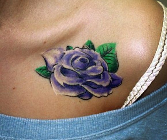 Tatouage sur la clavicule pour les filles. Esquisses, calligraphie féminine, motifs, oiseaux, fleurs, étoiles