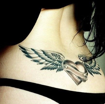 Tatouage sur le coccyx pour les filles. Photo et signification