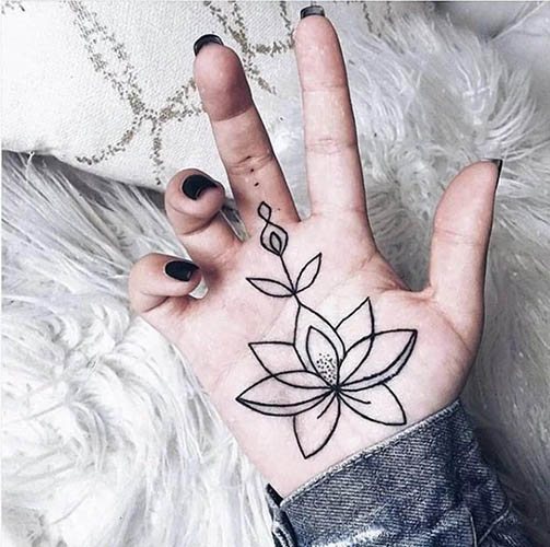 Tatouage sur la paume de la main pour les filles, les hommes. Croquis, photos