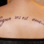 tatouage en latin