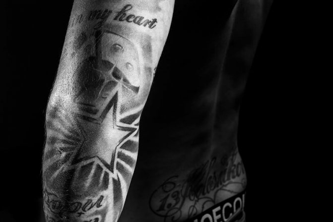 Tatouage du coude - Tatouage du coude - Tatouage du coude étoilé