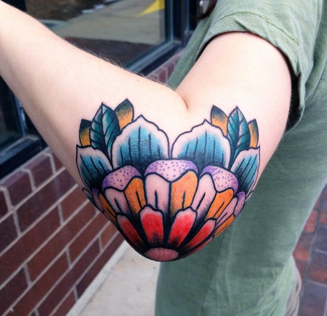 Tatouage sur le coude - Tatouage sur le coude