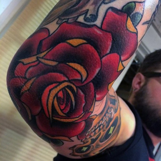 Tatouage sur le coude - Tatouage sur le coude