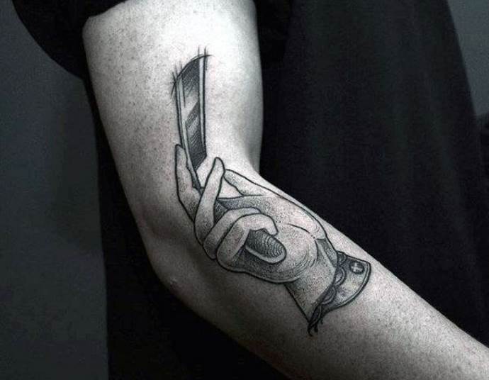 Tatouage sur le coude