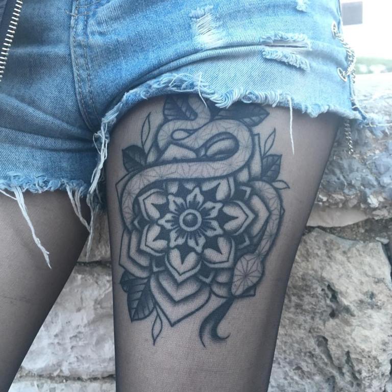 tatouage sur les cuisses