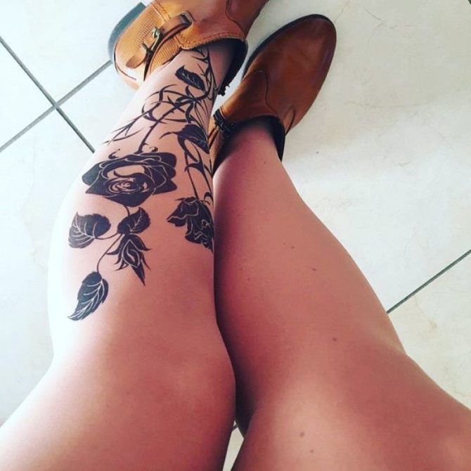 Tatouage sur les jambes