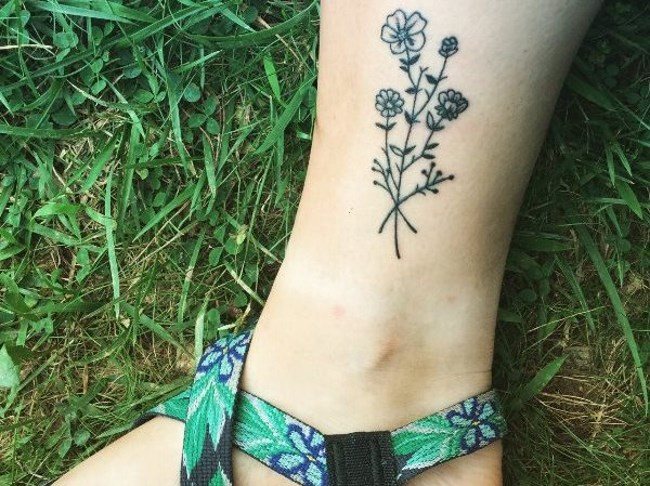 Tatouage sur la jambe pour les filles. Photos et significations des tatouages féminins, dessins, motifs, beaux, petits, originaux.