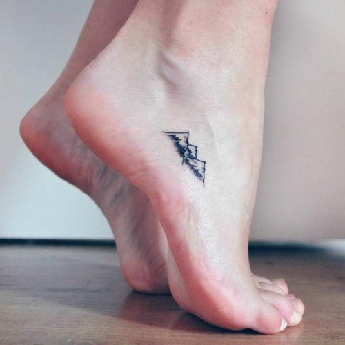 Tatouage sur la jambe pour les filles. Photos et significations des tatouages féminins, dessins, motifs, beaux, petits, originaux.