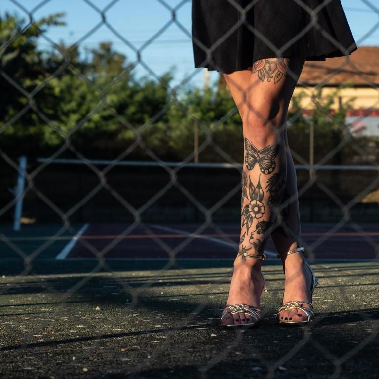 tatouage sur la jambe